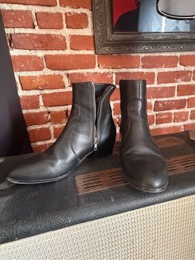 Everyday Hero Waylon Black Leather Cuban Heel Chelsea Boots Zip Size 41 (US 8)